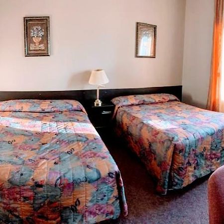 Bonnyville Hotel エクステリア 写真