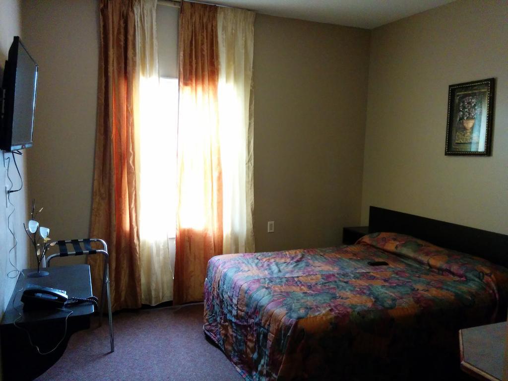 Bonnyville Hotel エクステリア 写真