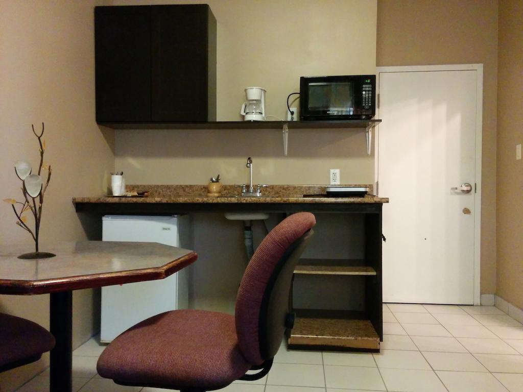 Bonnyville Hotel 部屋 写真