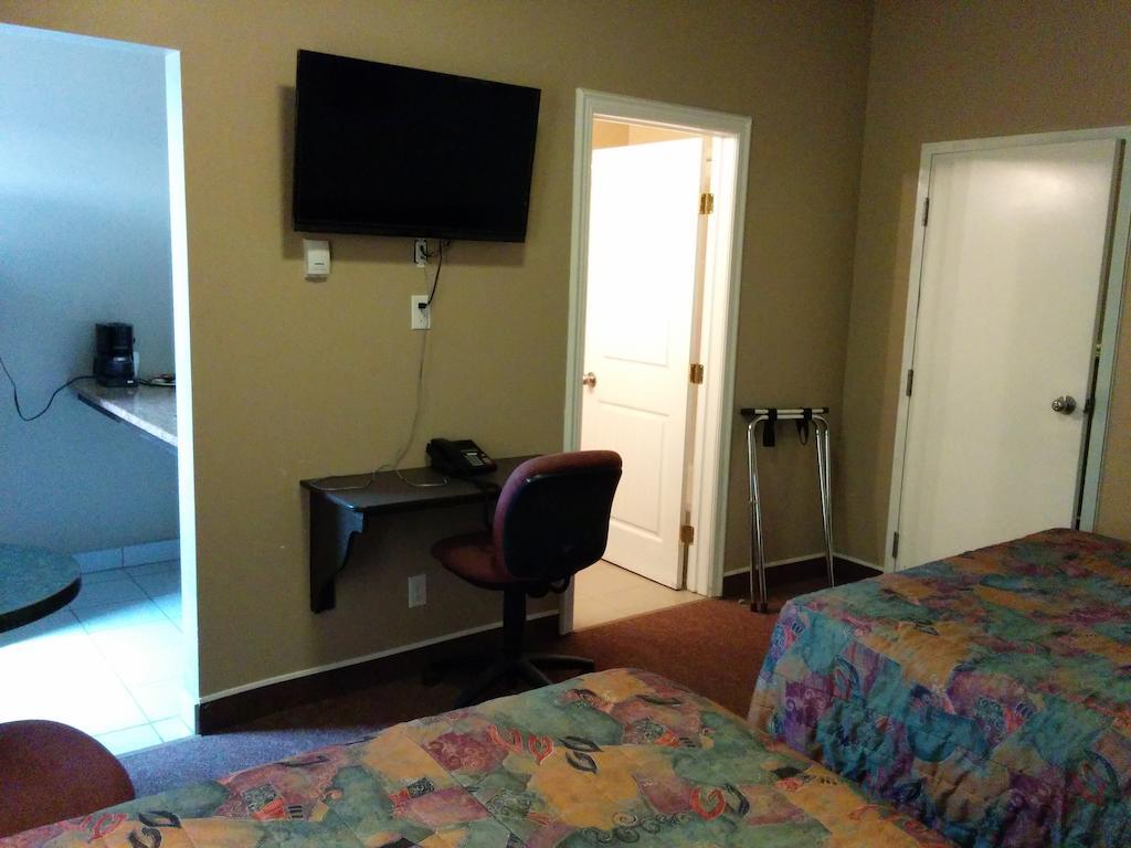 Bonnyville Hotel エクステリア 写真