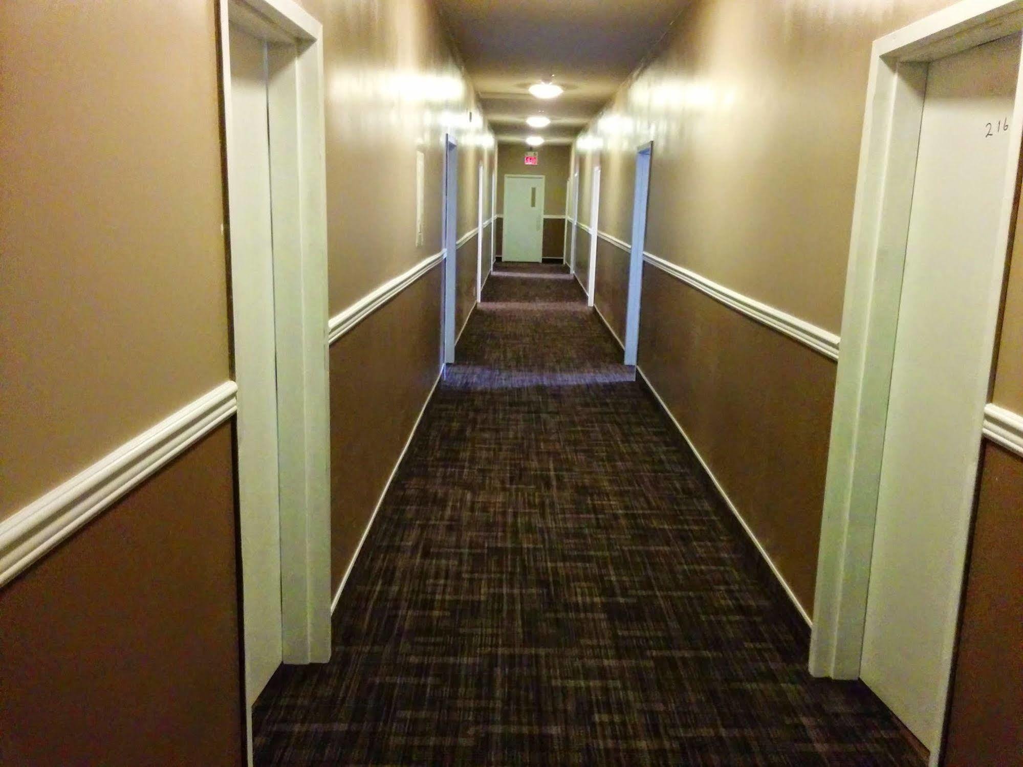 Bonnyville Hotel エクステリア 写真