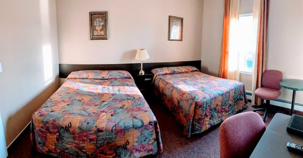 Bonnyville Hotel エクステリア 写真