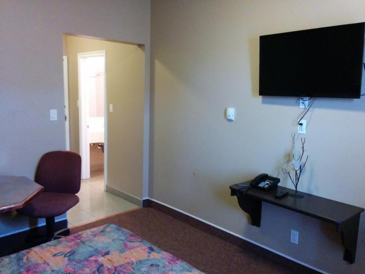 Bonnyville Hotel エクステリア 写真